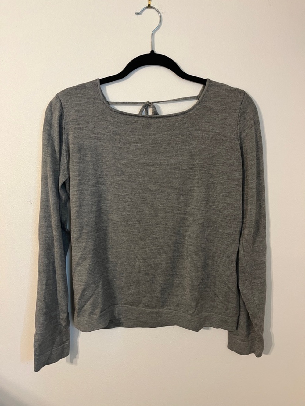 🛍️3/$10 Size L Banana Republic Stretch Women's Gray Long Sleeve Tie-Back Top